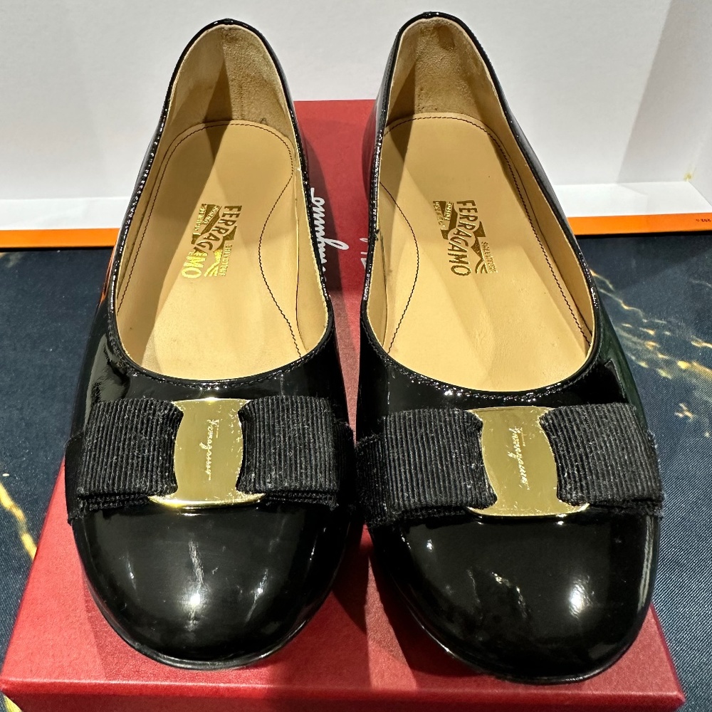 Used Salvatore Ferragamo Black Varina Girls Flats - 31 EU